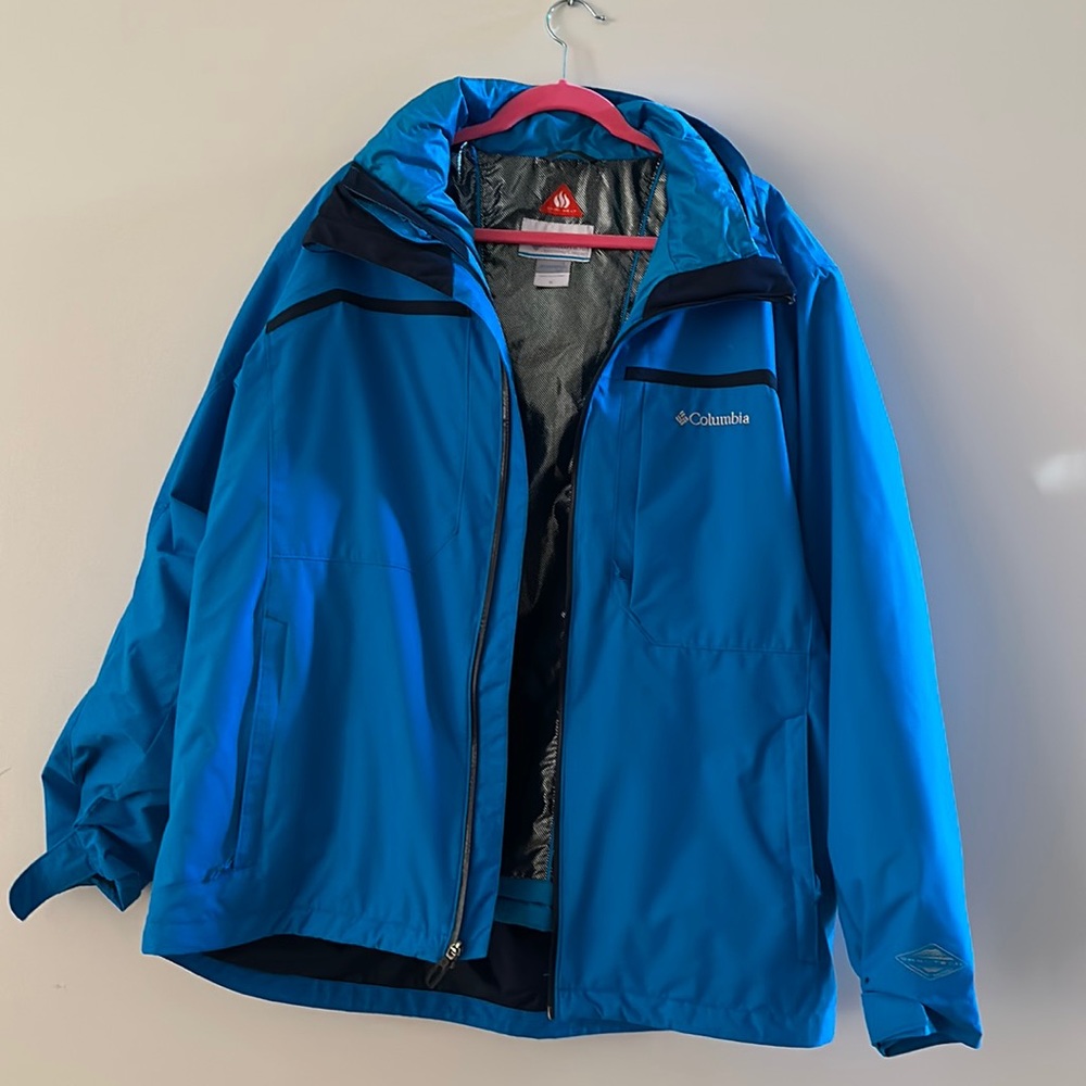 Columbia XL winter coat with removable liner.